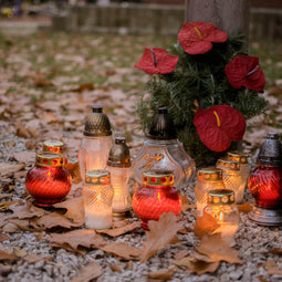 Lanterne funéraire moulage petits losanges 18 cm + 6 bougies